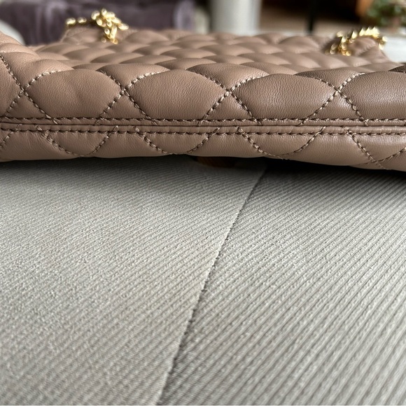 Michael Kors Quilted Leather Sloan Handbag. - Picture 7 of 12